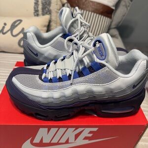 Nike Air Max 95 - Silver and Navy